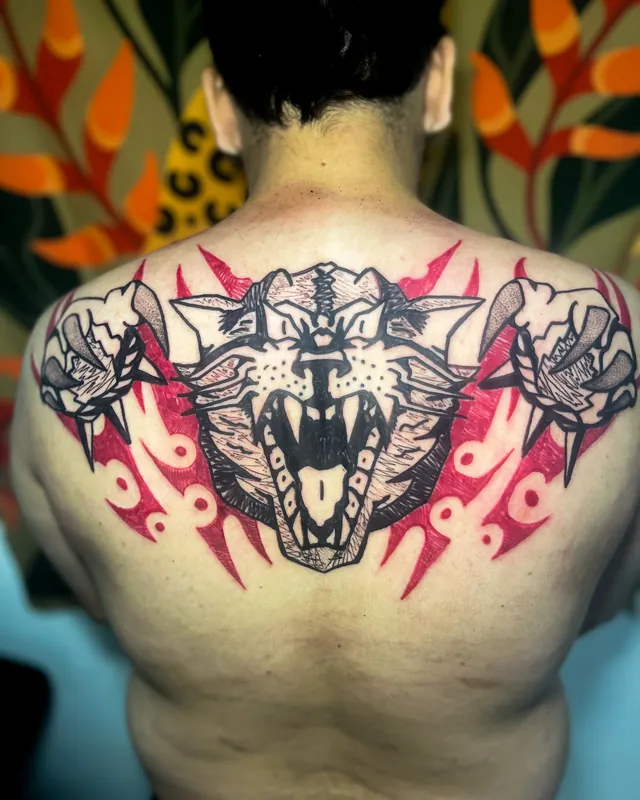 Tatuagem puro ódio, costas
