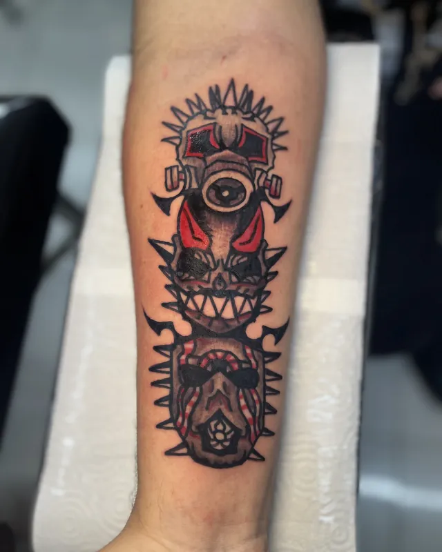 Tatuagem sequência mask, antebraço
